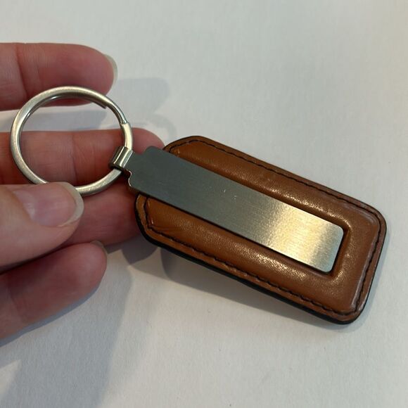 NWOT Land Rover Above And Beyond Silver Leather Key Chain - Picture 4 of 5